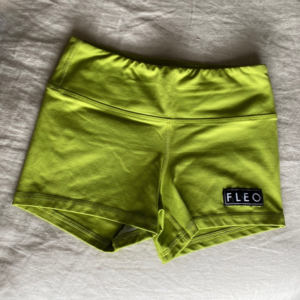 Neon FLEO Bounce High Rise Shorts, size S